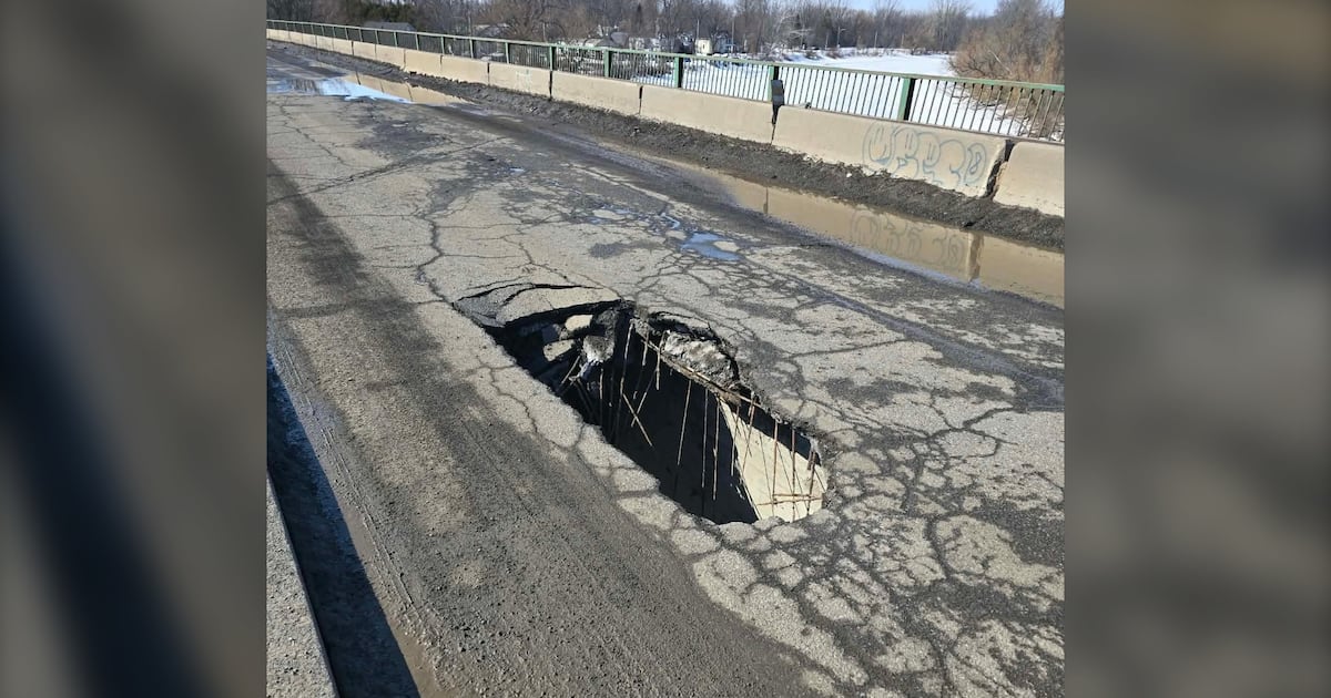 Portion of Montreal-area bridge collapses
