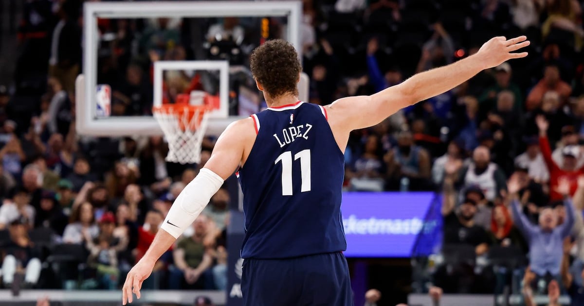 Los Angeles Clippers turn hot shooting into rout of Milwaukee Bucks led by Leonard’s 28 points