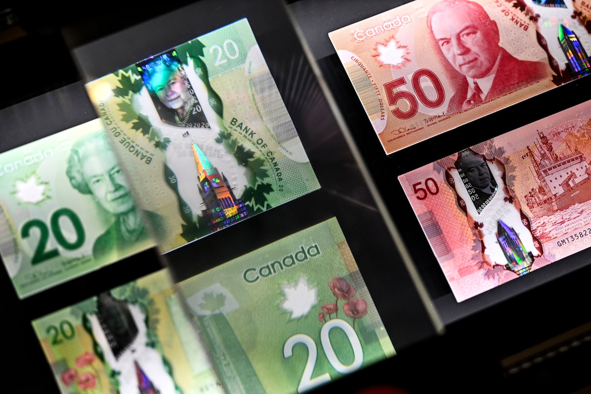 More Canadians are hoarding cash. That can come at a cost to long-term savings