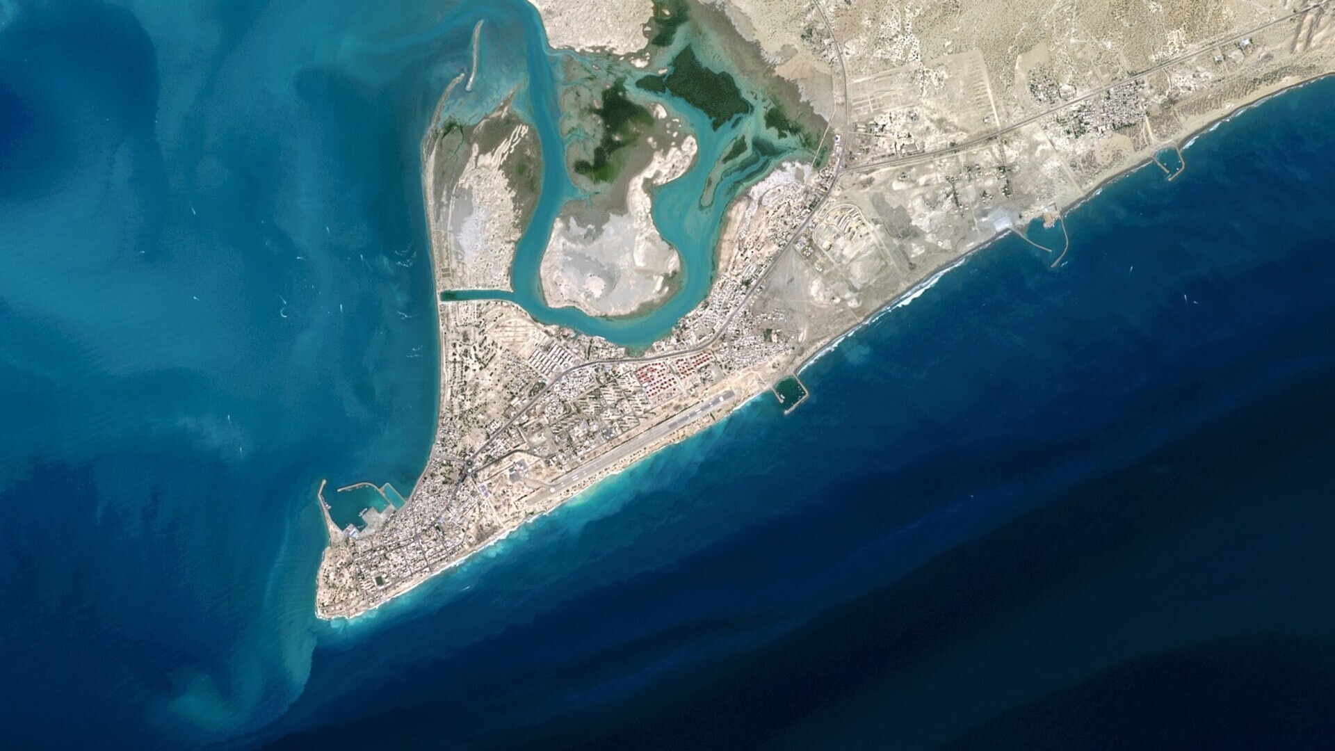 Taylor urges Australia to back Trump on securing Strait of Hormuz