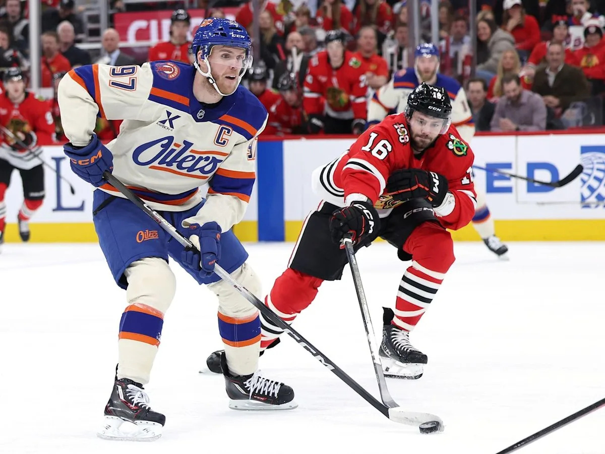 Oilers acquire Jason Dickinson, Colby Dach from Blackhawks, send Mangiapane to Chicago