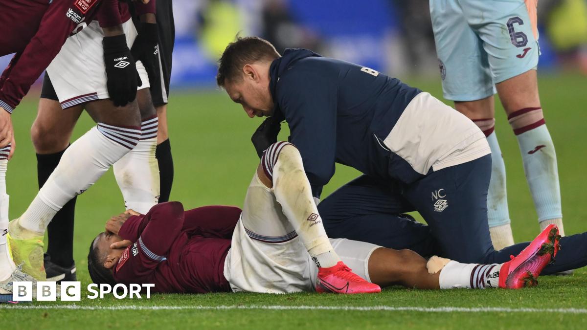 Premier League latest: News conferences as relegation-threatened managers speak