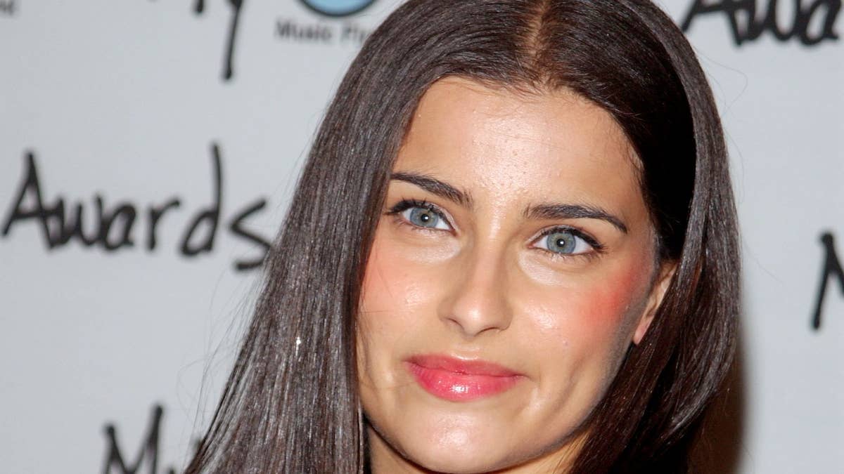Nelly Furtado turns heads in strapless dress at star studded awards