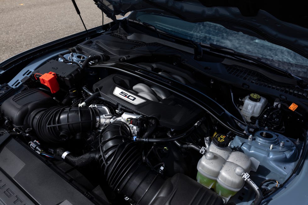 2024 ford mustang dark horse