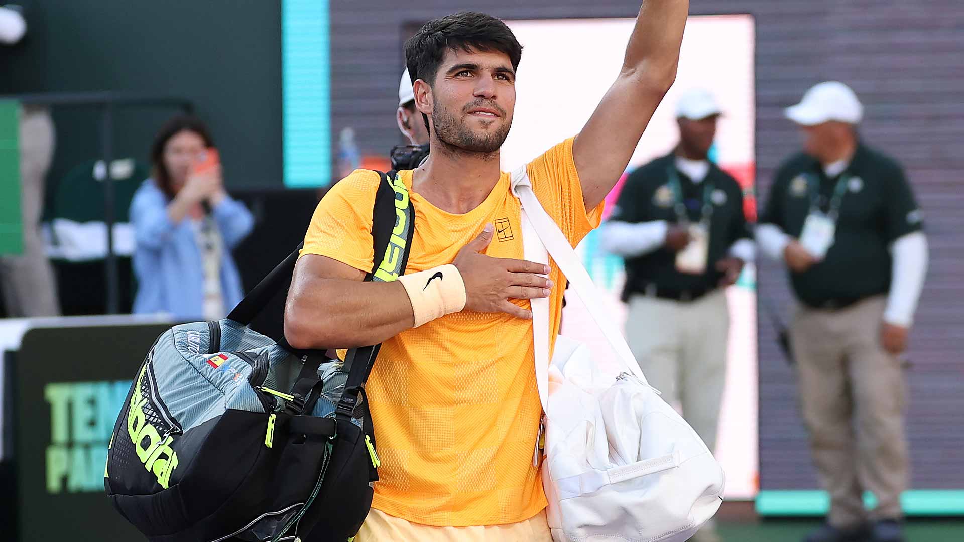 Carlos Alcaraz waves to the Indian Wells crowd on Saturday after suffering his first loss of the season.