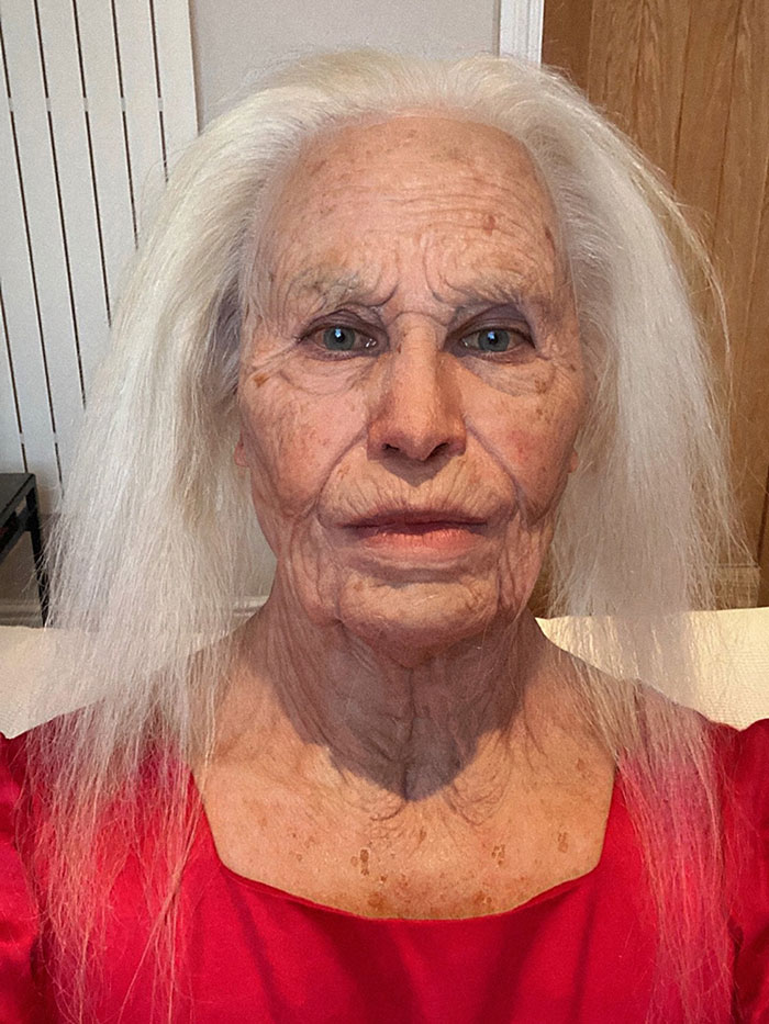 Drag queen wearing a realistic mask posing as Jim Carrey, fueling new Jim Carrey theories and speculation. Drag queen wearing a realistic mask posing as Jim Carrey, fueling new Jim Carrey theories and speculation.