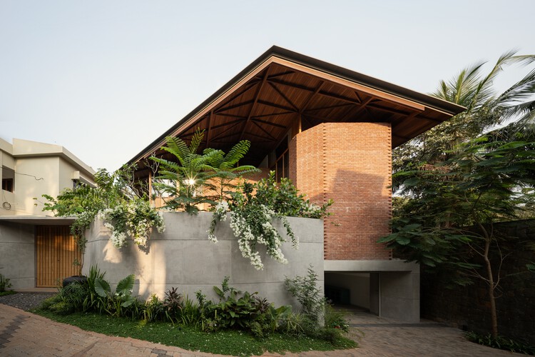 Ananda House / Thought Parallels - Image 1 of 30