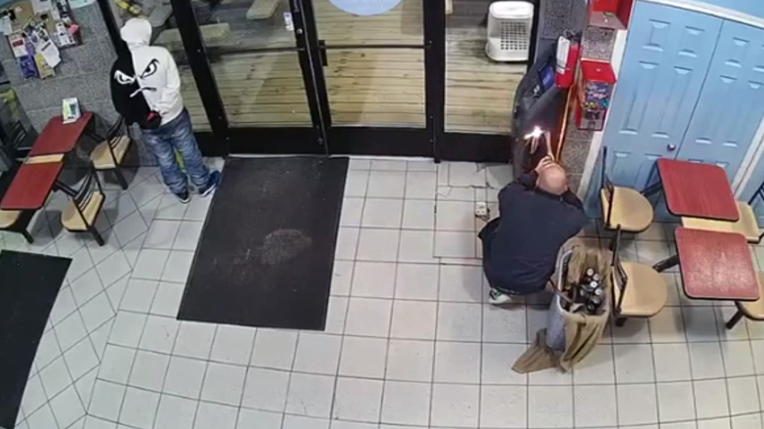 Video shows suspects using blowtorch to steal ATM from Brampton business