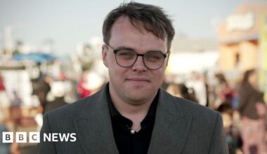 Mr Nobody Against Putin: How Pavel Talankin went from Russian school videographer to Oscar winner - BBC