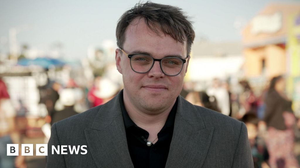 Mr Nobody Against Putin: How Pavel Talankin went from Russian school videographer to Oscar winner - BBC