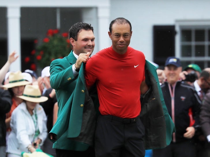Tiger Woods Masters Win Celebration photos-04