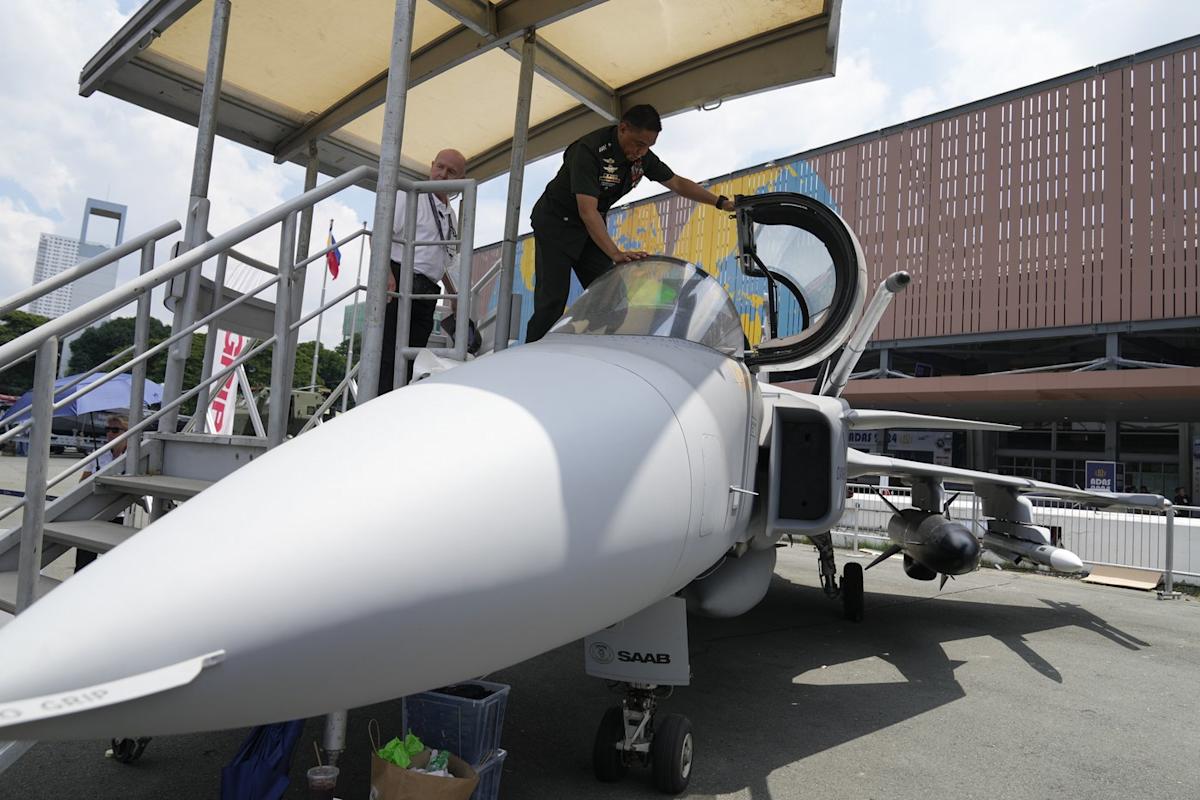 Unclear when Ottawa will complete fighter jet review: Saab CEO