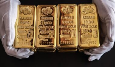 Gold Rises on Fed Comments, Report of Trump Weighing War Exit