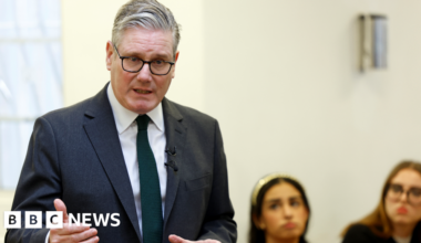Keir Starmer warns of impact of Iran conflict on UK economy - BBC