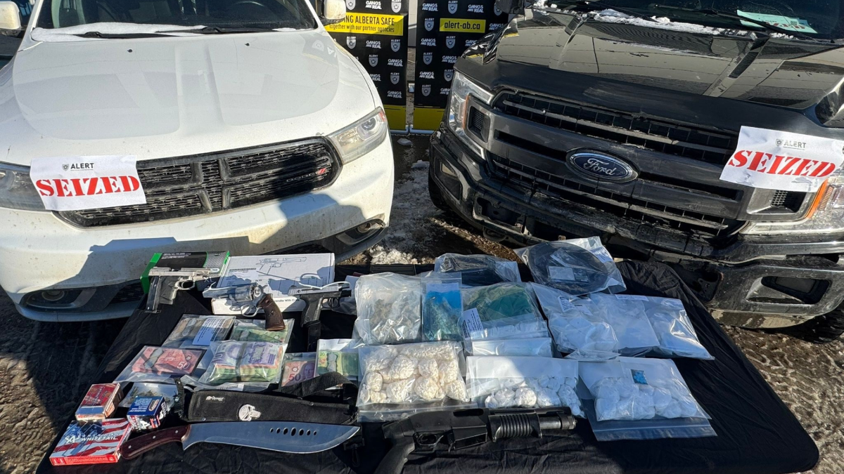 5 charged, a Calgarian wanted for allegedly trafficking drugs in Fort McMurray