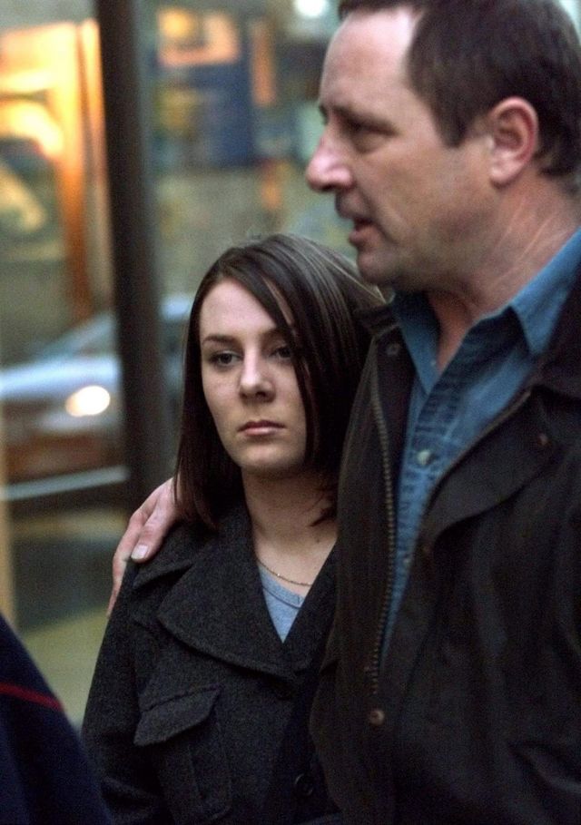 Kerry Sim, formerly known as Kelly Ellard, and her father, Lawrence, leave the Vancouver courthouse for dinner, March 30, 2000. THE CANADIAN PRESS/Adrian Wyld