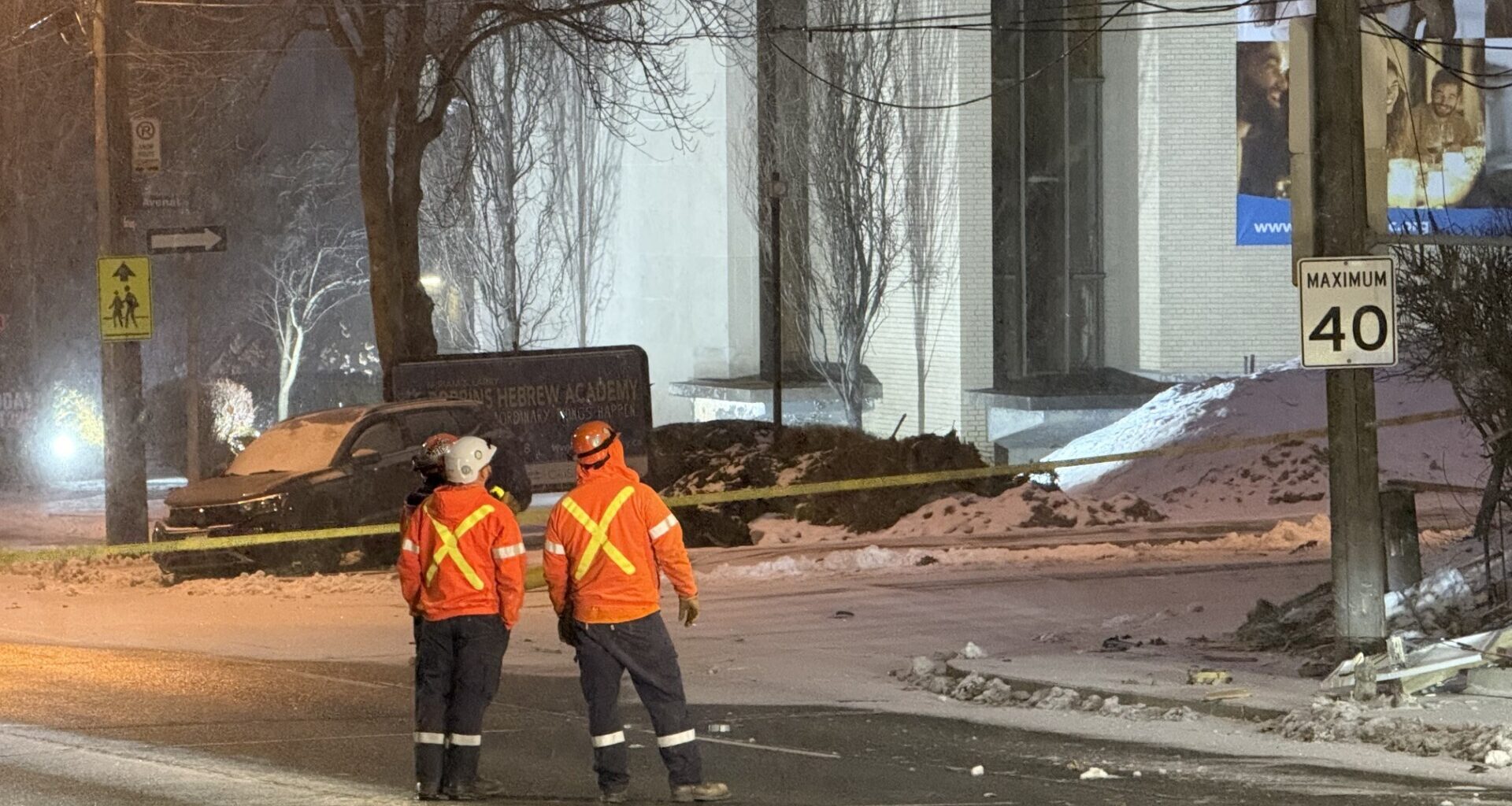 Driver flees after crashing into utility pole on Bathurst Street: police