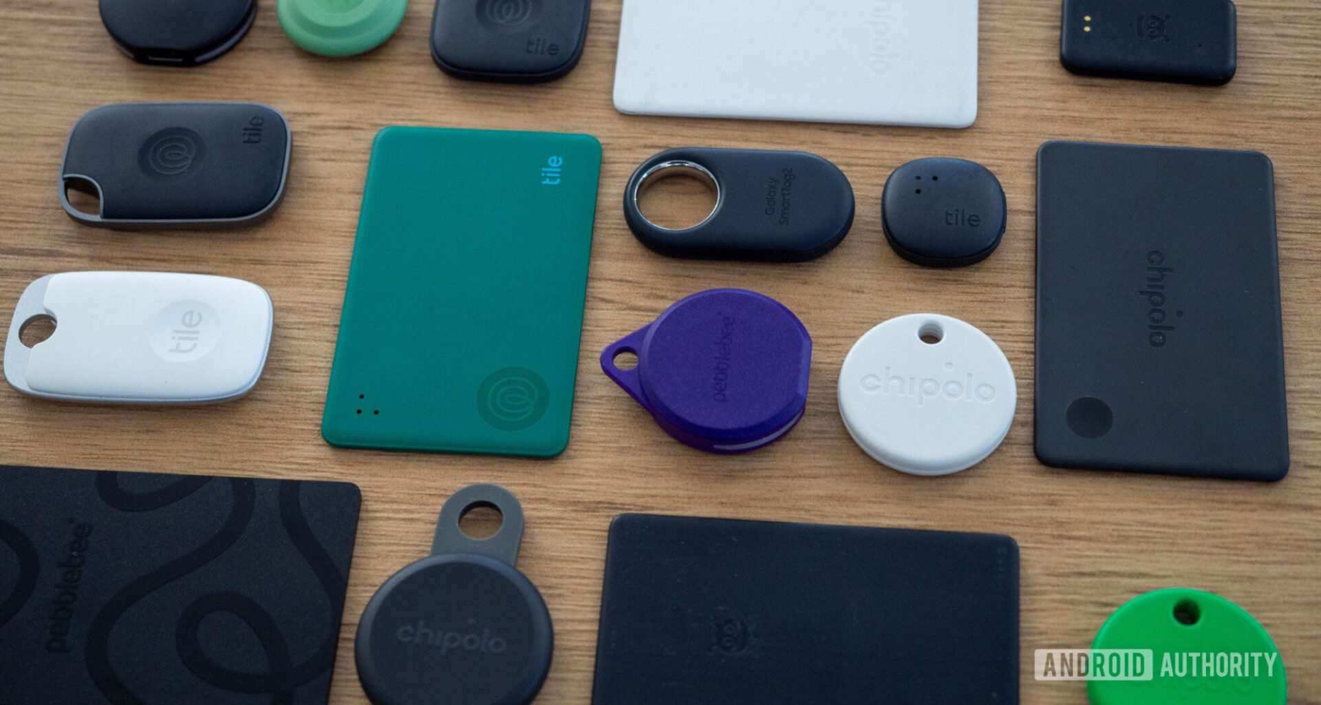 bluetooth trackers chipolo pebblebee moto tile samsung find hub 2