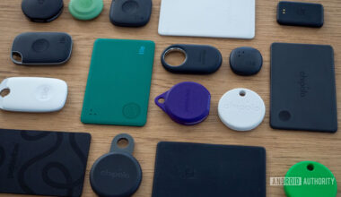 bluetooth trackers chipolo pebblebee moto tile samsung find hub 2