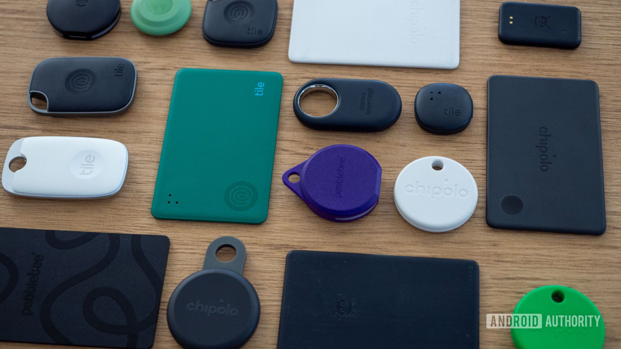 bluetooth trackers chipolo pebblebee moto tile samsung find hub 2