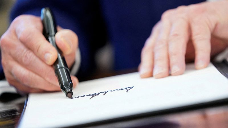 Trump’s signature will soon appear on US dollar bills, a first for a sitting president