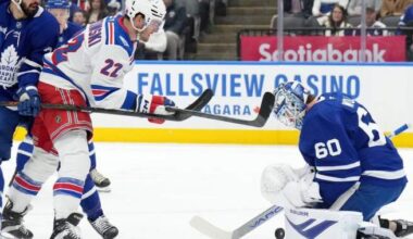 Toronto Maple Leafs down New York Rangers 4-3