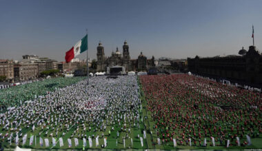 Mexico City sets world record for largest soccer class