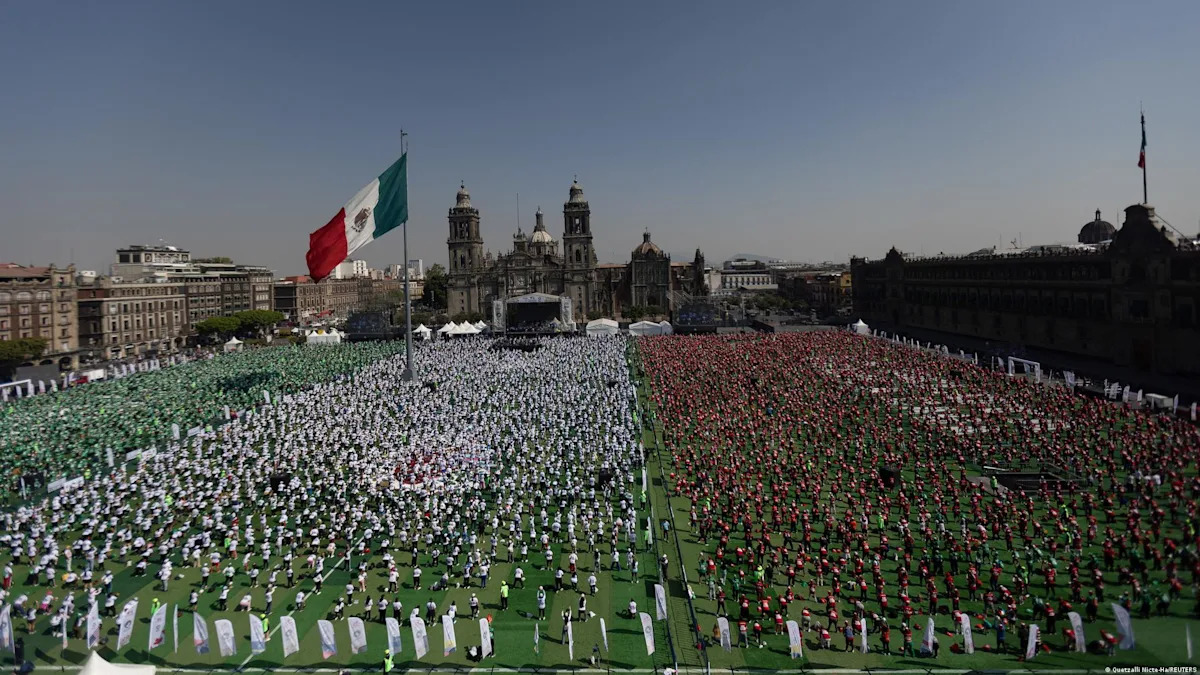 Mexico City sets world record for largest soccer class