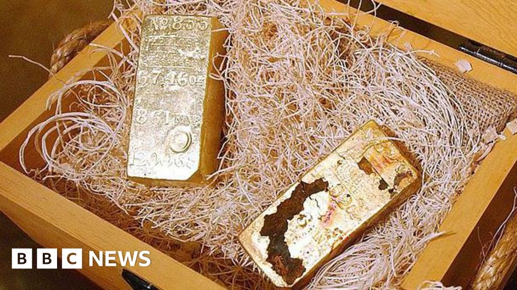 Treasure hunter freed from jail after refusing to turn over shipwreck gold - BBC