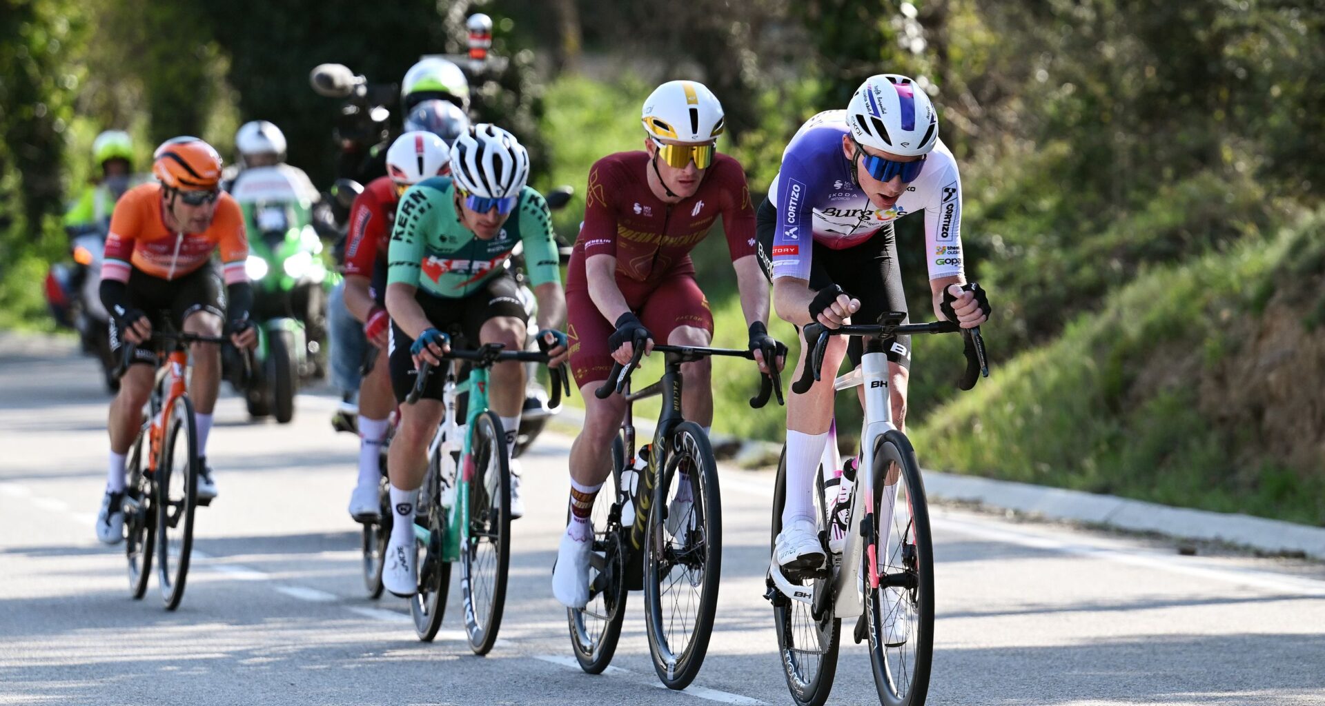 Volta a Catalunya stage 1 LIVE: Breakaway gets organised and is putting pressure back on peloton