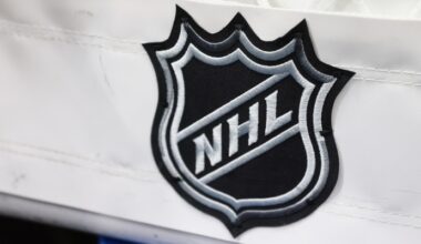 Edmonton acquires Murphy from Chicago amid quiet lead-up to NHL trade deadline