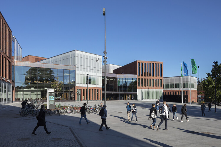 Discover the Top Universities for Architecture and the Built Environment in 2026, According to QS Rankings - Image 8 of 9