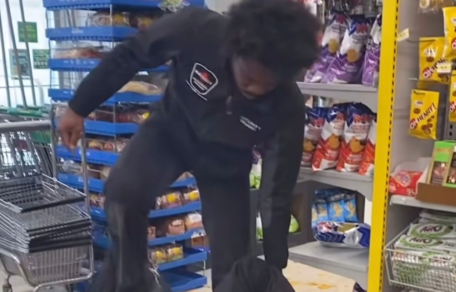 Security guard in videotaped Dollarama shoplifting incident faces charges – Winnipeg Free Press