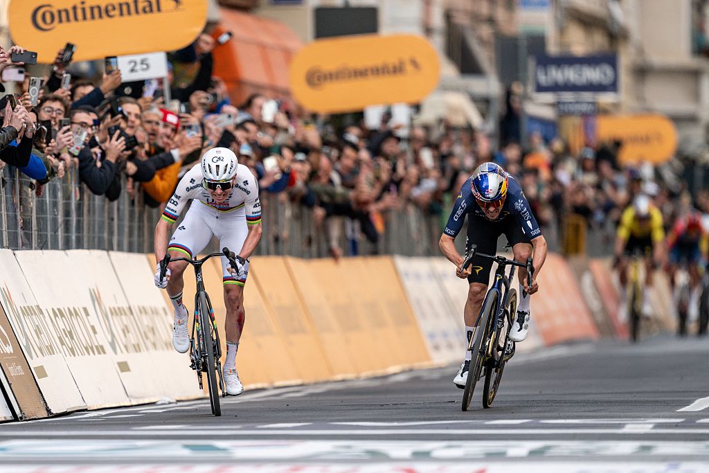 Slovenian Tadej Pogacar (L) wins before British Tom Pidcock the sprint at the finish of the 'Milano-Sanremo' one day cycling race for men, 298km from Milan to San Remo, Italy, Saturday 21 March 2026. BELGA PHOTO DAVID PINTENS (Photo by DAVID PINTENS / BELGA MAG / Belga via AFP)