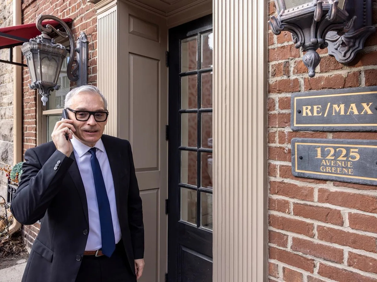 'Is it necessary?': Montreal realtor's English Facebook posts flagged by language watchdog