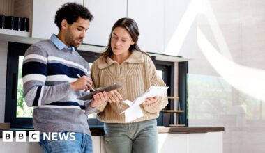 What Spring Statement forecasts could mean for your money - BBC