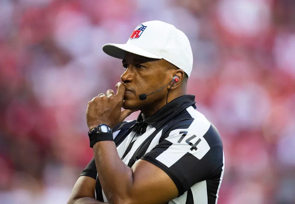 Jan 5, 2025; Glendale, Arizona, USA; NFL referee Shawn Smith during the Arizona Cardinals game against the San Francisco 49ers at State Farm Stadium. Mandatory Credit: Mark J. Rebilas-Imagn Images© Mark J&period; Rebilas-Imagn Images&period;