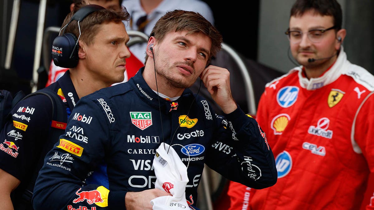 Max Verstappen takes his gear off