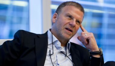 Fertitta buys WNBA's Sun from Mohegan amid Caesars rumors