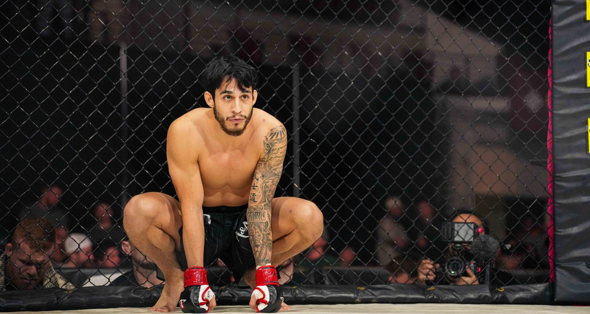 Glendale’s Joseph Perez starts off pro MMA career with TKO