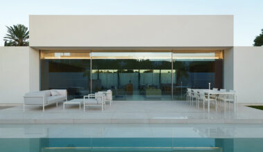 fran silvestre organizes spanish residence around hovering volume