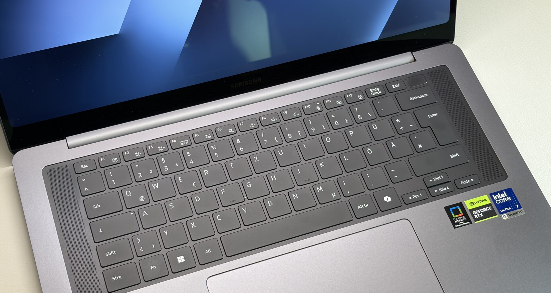 Samsung Galaxy Book6 Ultra Review - Impressive multimedia laptop with gorgeous OLED & RTX 5070