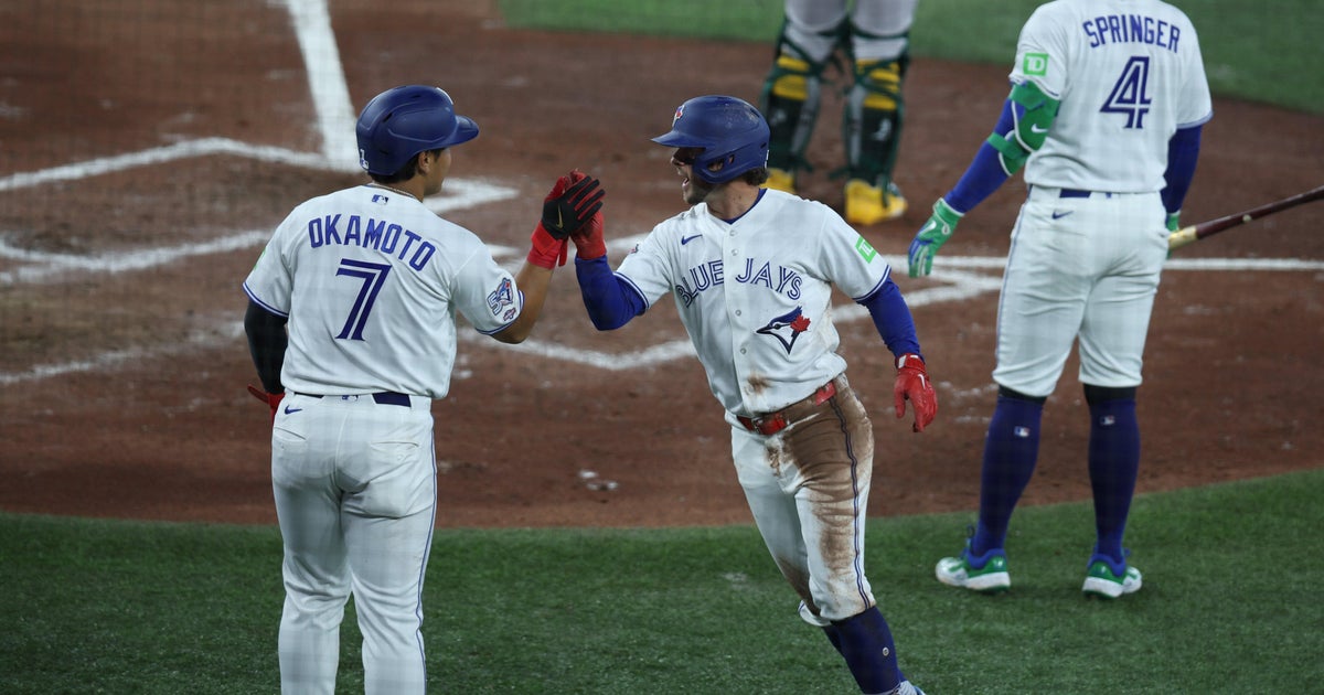 Giménez has winning hit in ninth as Blue Jays beat A's 3-2 in opener