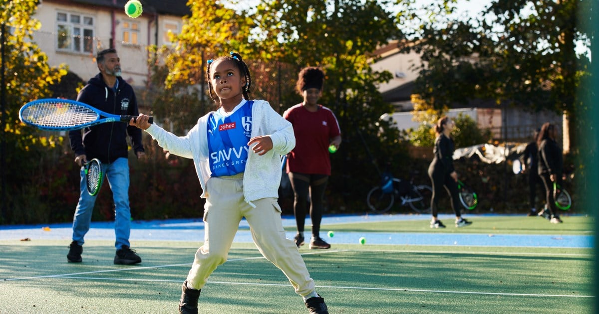 How you can support girls playing tennis