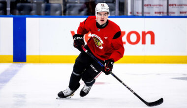 Frondell makes NHL debut with Blackhawks against Islanders