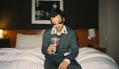 Harry Styles’ ‘Kiss All the Time’ Debuts at No. 1 on Billboard 200