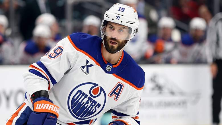 Edmonton Oilers rumors suggest that a veteran forward is unwilling to waive his no-trade clause as the club looks to open up cap space.