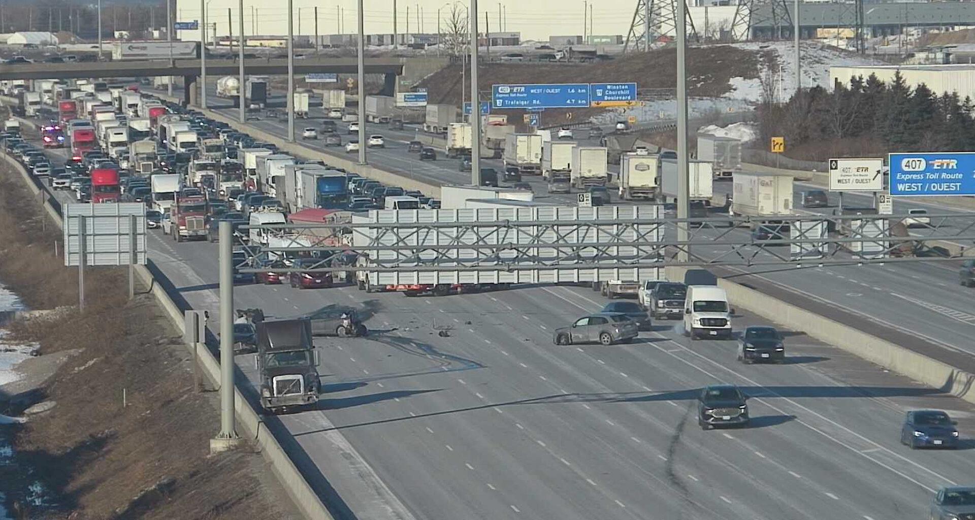 highway 401 crash 5 lanes mississauga