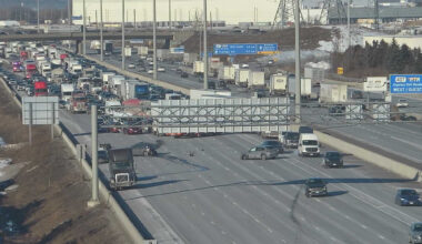 highway 401 crash 5 lanes mississauga