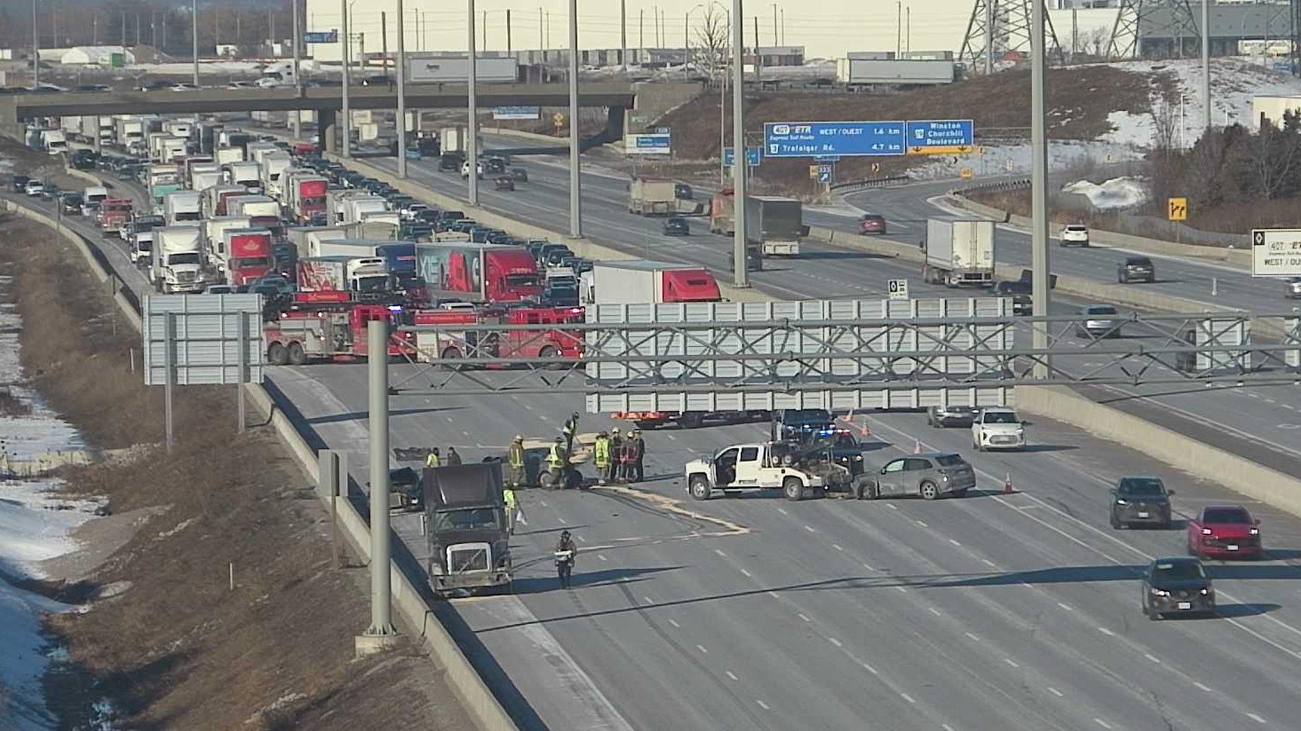 highway 401 crash mississauga lanes closed